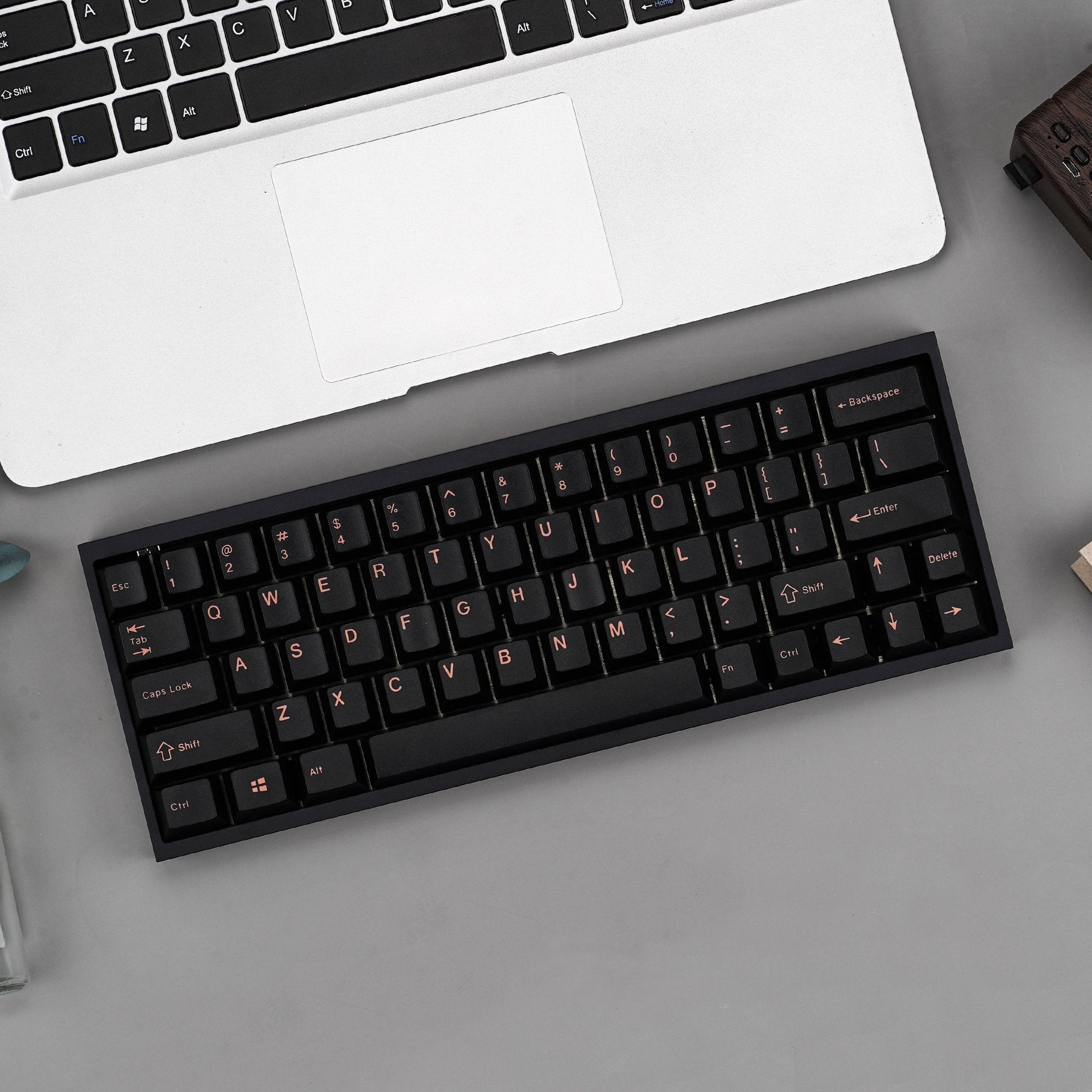 EPBT Pink on Black Keycap Set - InputGear DE